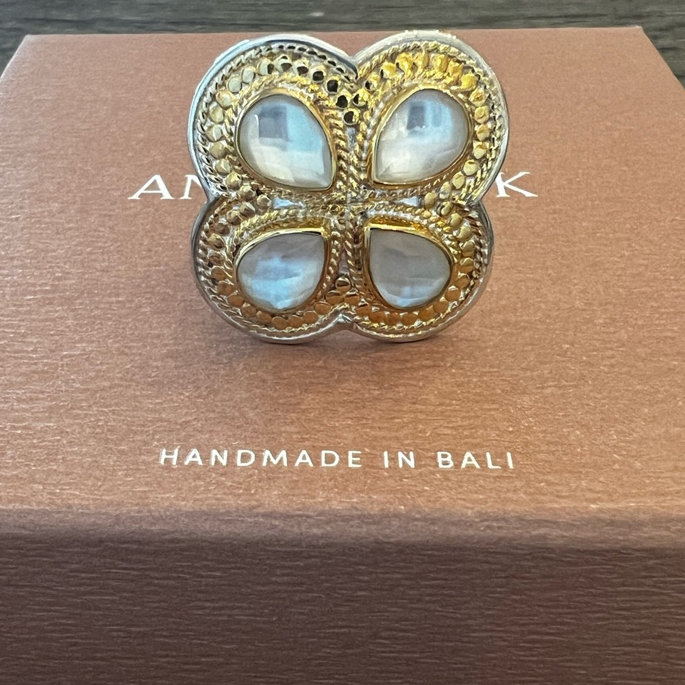 ANNA BECK White Quartz and Mother of Pearl Clover Ring Sz 6 - NIB - Picture 9 of 14